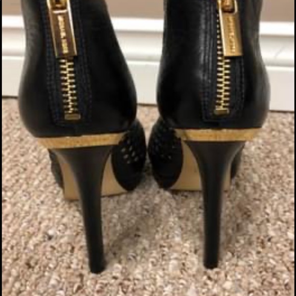 Heels - Picture 2 of 3